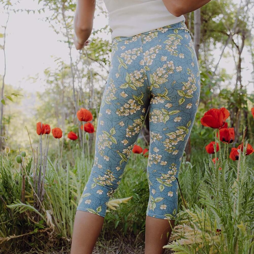NWT - Simple Addiction Exclusive Bahama Breeze Capri Leggings - Size S/M